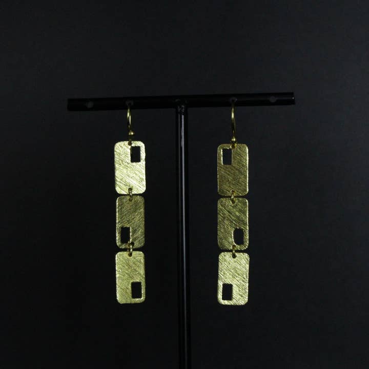 LA MAR - Wholesale Dangle Earrings - EL BESO gold-plated earrings - Design with character5