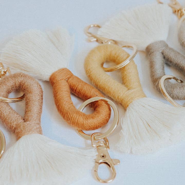 DayCrafter – Großhandel Schlüsselanhänger – Damen – Mini-Schlüsselanhänger mit Quaste - Boho Keychain2