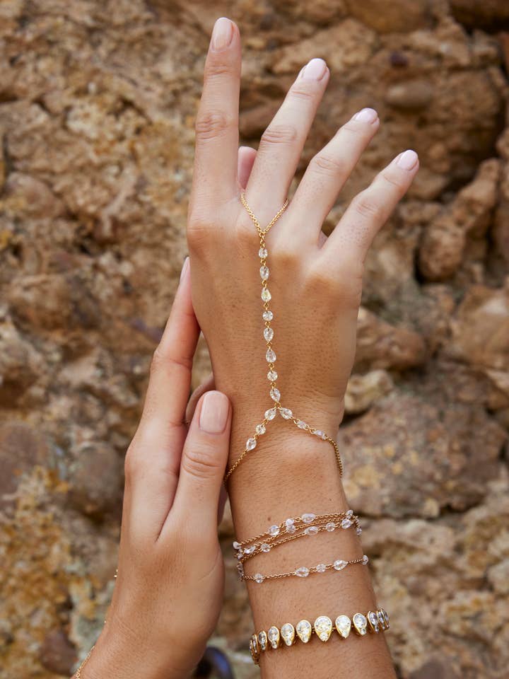 Goldene Handkette - Zirkon-Kristalle für den Großhandel von Apsara Jewels