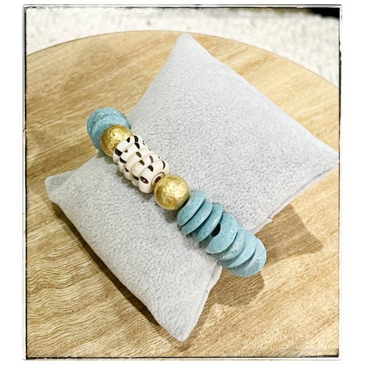 GentrybyJenna – Großhandel Perlenarmband – Ashanti Stretch-Armband mit Glas- und Messingperlen, hellblaugrün