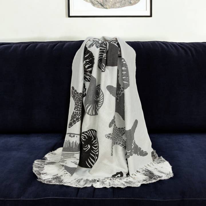 HomeRoots - Wholesale Throw Blanket - 52"X67" Ivory and Gray Woven Coastal Seashell Throw Blanket