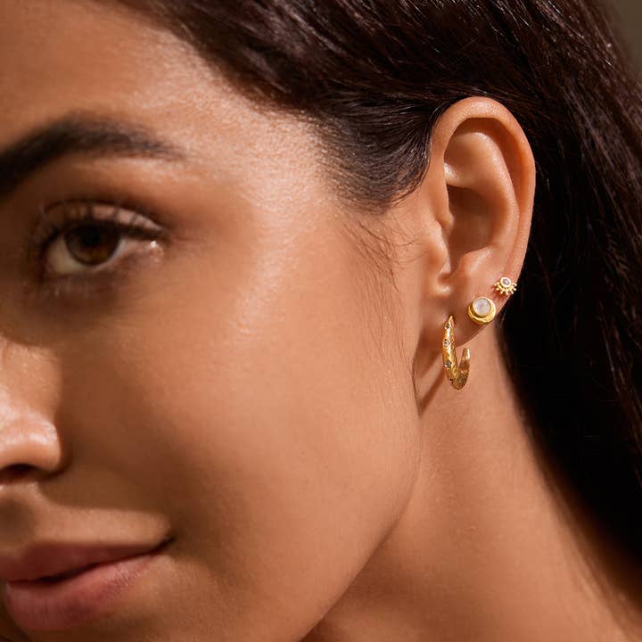 Satya Jewelry – Engroshandel Ørestikkere – Lyse månestenøreringe med vugge2