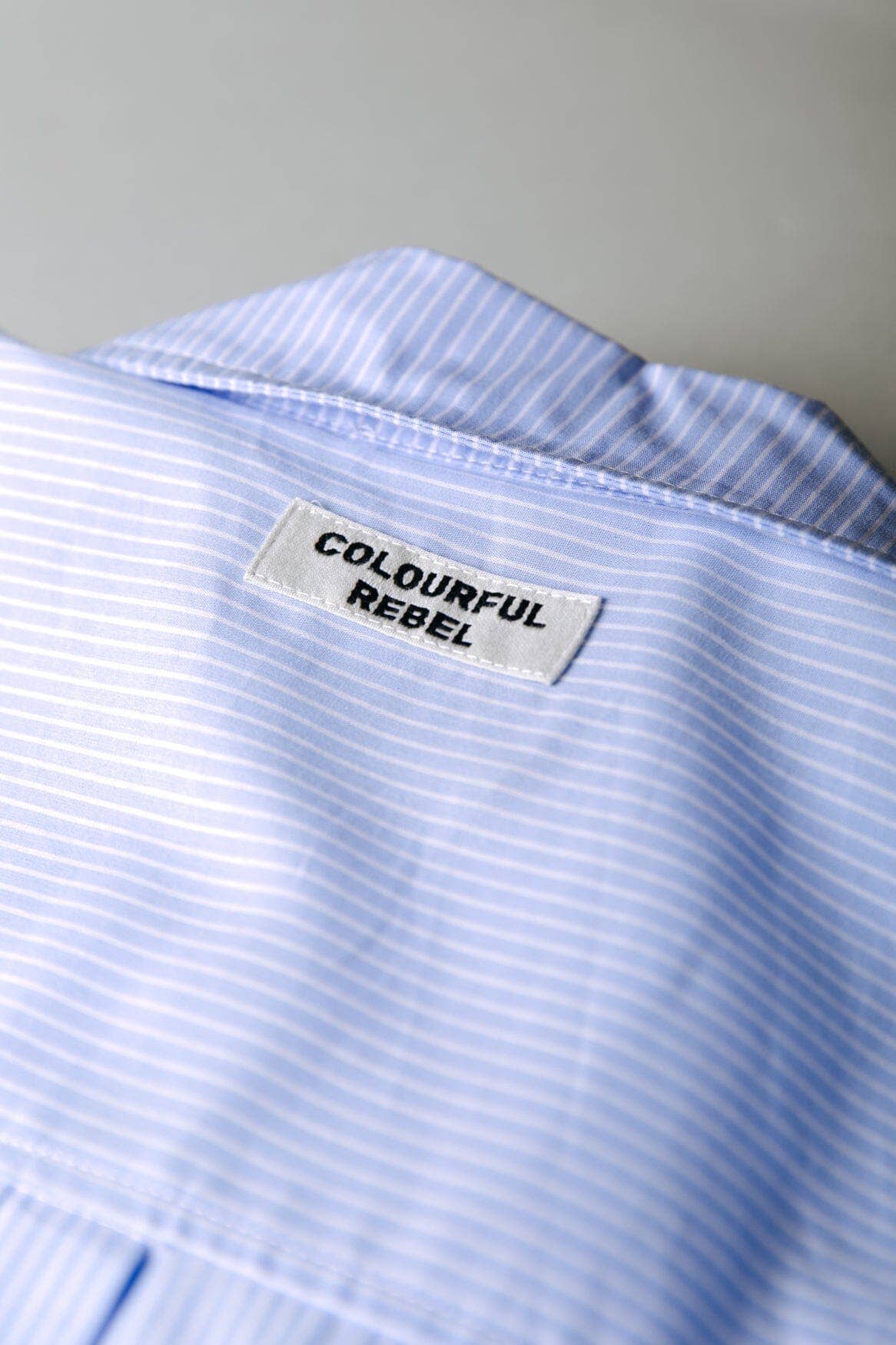 Azul bebê claro Blusa listrada Talia | Azul bebê claro para venda a revendedores na Faire4