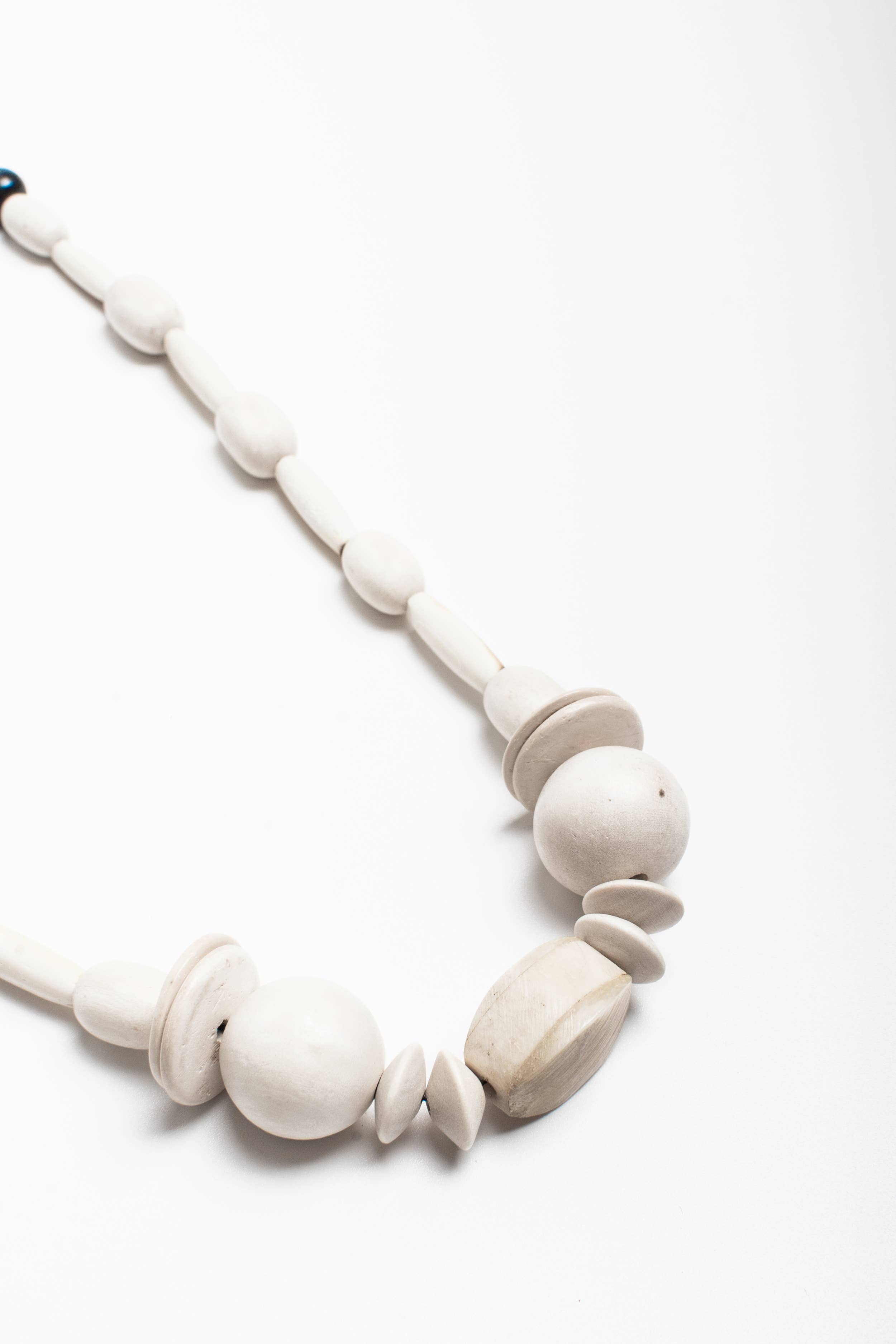 MAISON ATLAS - Wholesale Beaded/Pearl Necklace - Handmade Necklace / Bone1