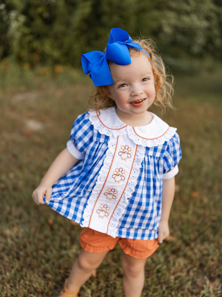 Ensemble robe trapèze et bloomer Thankful en vichy bleu marine avec broderie en forme de dinde pour la vente par Posh Pickle