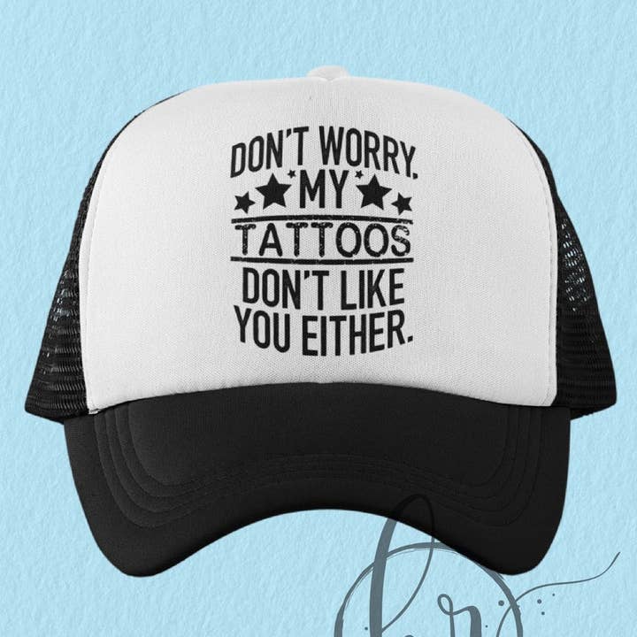 Hectic Rebellion - Vendita all'ingrosso Cappellino da camionista - Donna - Non preoccuparti, non piaci nemmeno ai miei tatuaggi. - (Cappello)