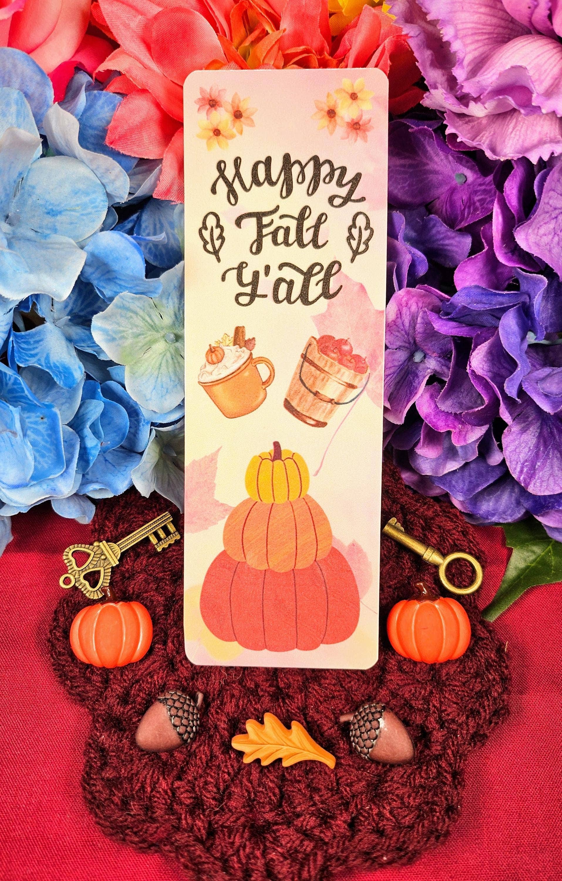 Autumnmist Boutique – Großhandel Lesezeichen – Fröhlichen Herbst euch allen Laminiertes Lesezeichen: Kürbisse, Äpfel