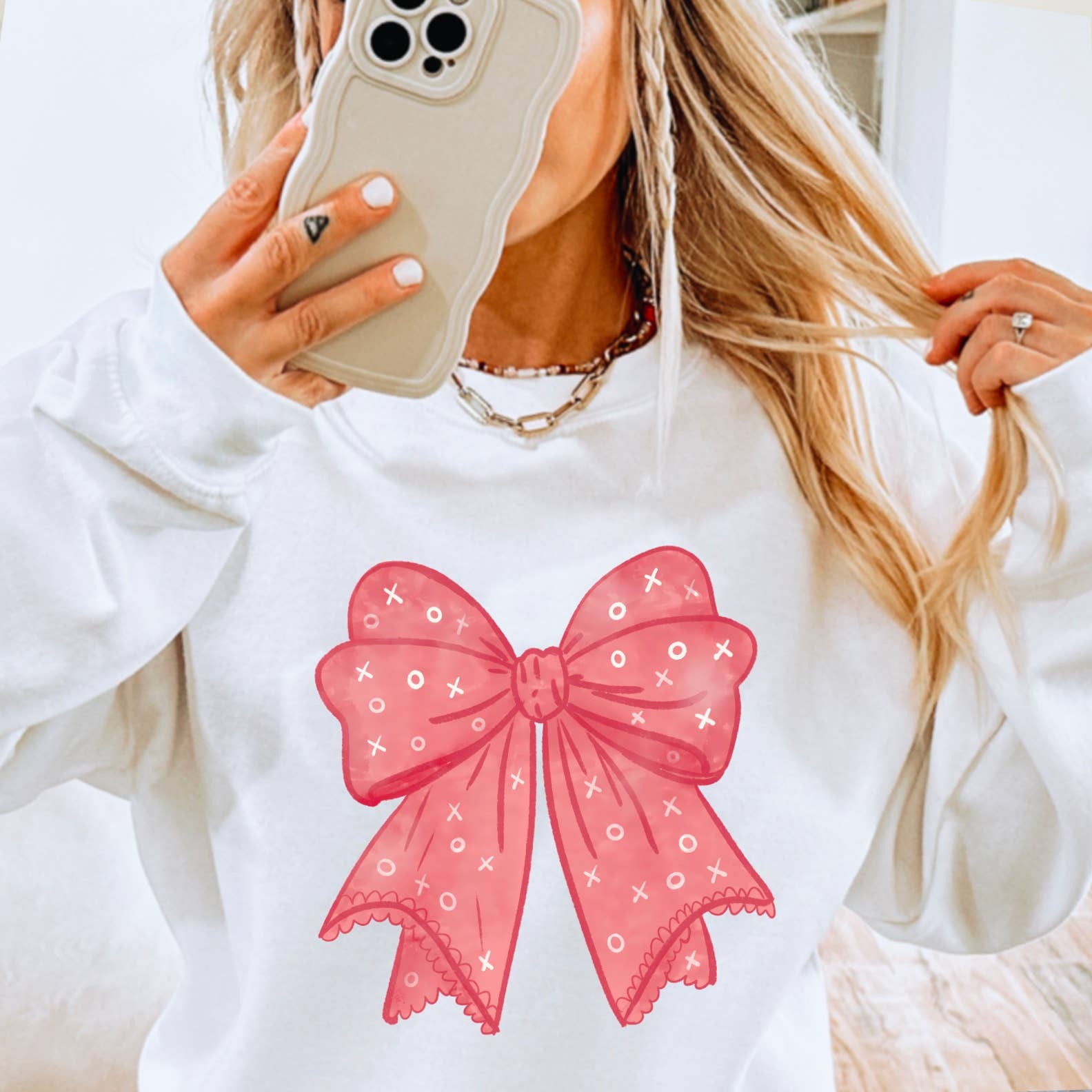 Shoppe SHC – wholesale Sweatshirt med tryck - Dam – XOXO Coquette Bow Sweatshirt | Tryckt Sweatshirt