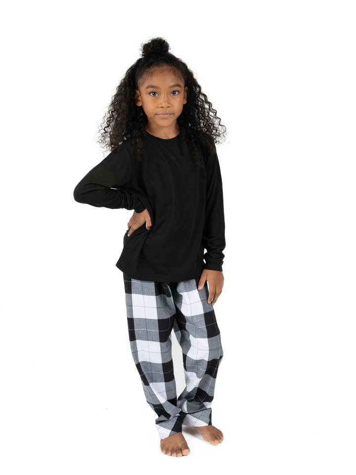 Pigiama per bambini, top in polietilene e pantaloni in flanella, in tartan nero natalizio per la vendita all'ingrosso da parte di Leveret Pajamas