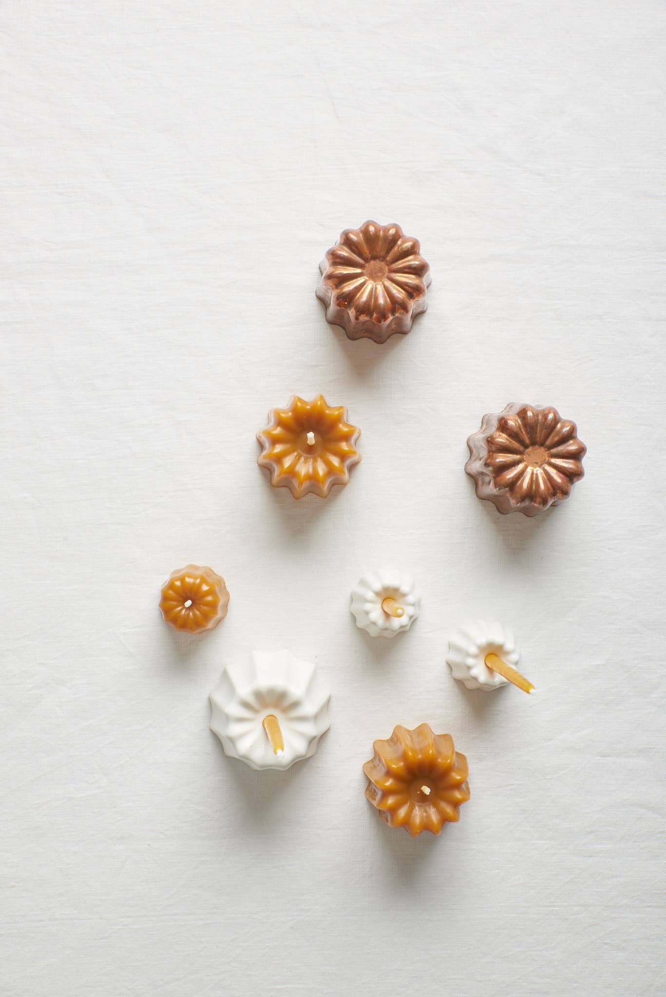 Waxing Moon – wholesale Novelty candle – Molasses Canelé3