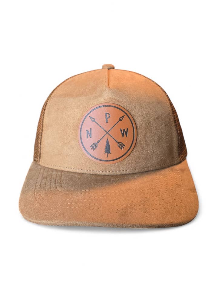 Casquette snapback PNW Pacific Northwest avec écusson en cuir et flèches pour la vente par Moove Headwear