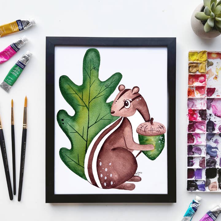 Impression aquarelle d'écureuil avec gland – Art de créature des bois pour la vente par Owlfeathers Watercolor