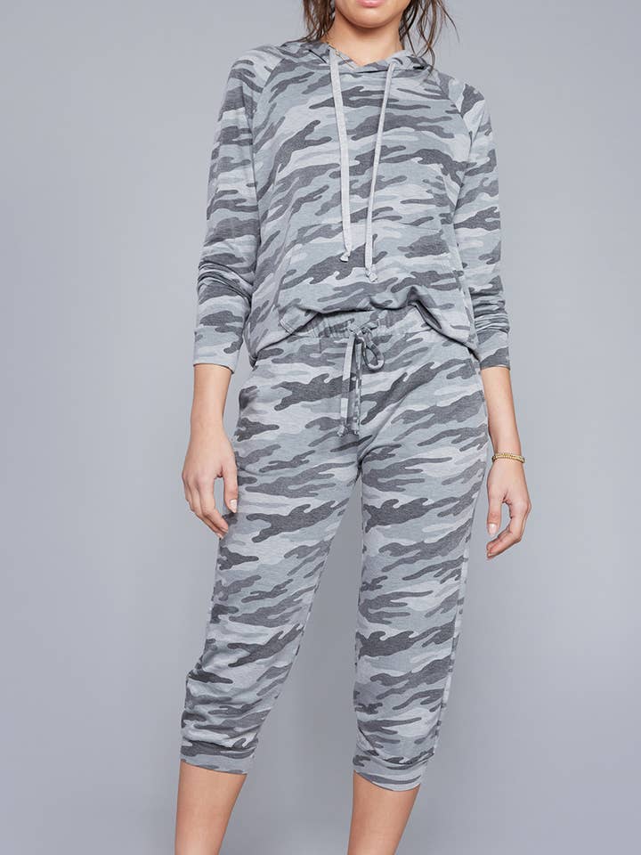 Langærmet Camo Print Hoodie Pullover for engroshandel hos Ink Love Peace