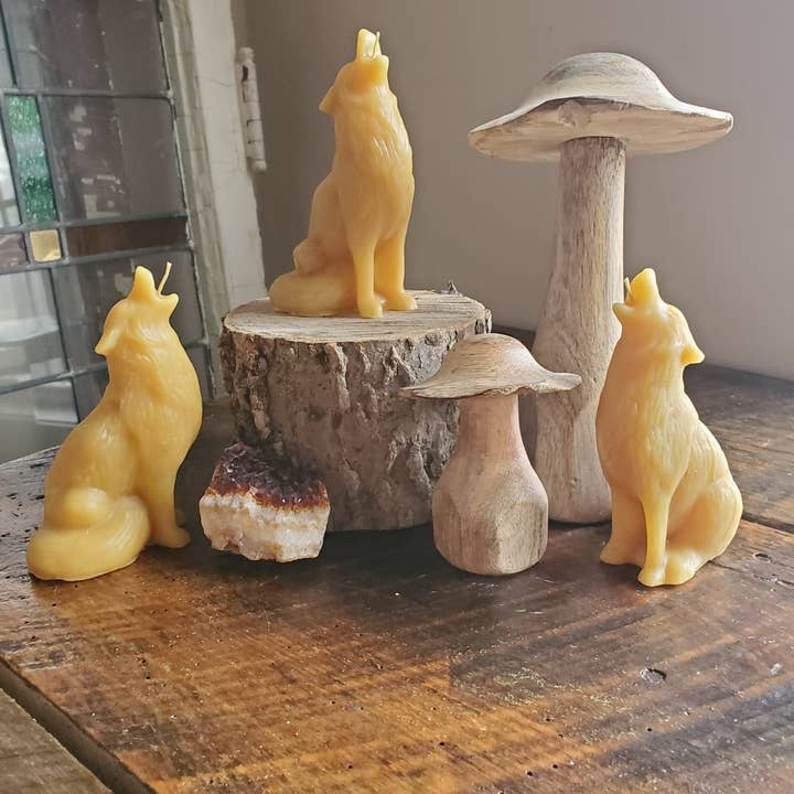 The Ramblin' Bee - Wholesale Novelty Candle - Howling Wolf Beeswax Candle