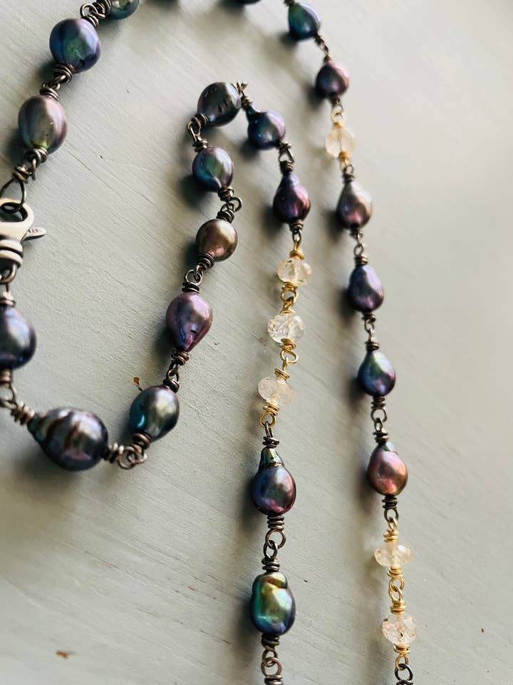 Barok Påfugleperle & Topas Ædelstenshalskæde for engroshandel hos Peaces of Indigo