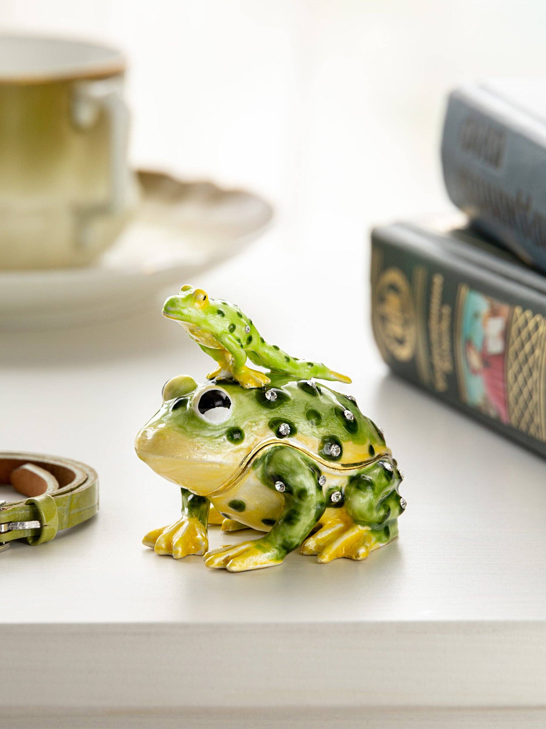 Keren Kopal – wholesale Decorative figurine – Black Spotted Toad Frog with a Baby Frog on the back2