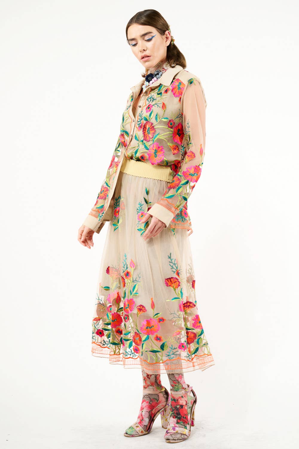 Blu Denim Camicia vintage con ricamo floreale di tulipani in vendita all'ingrosso su Faire23