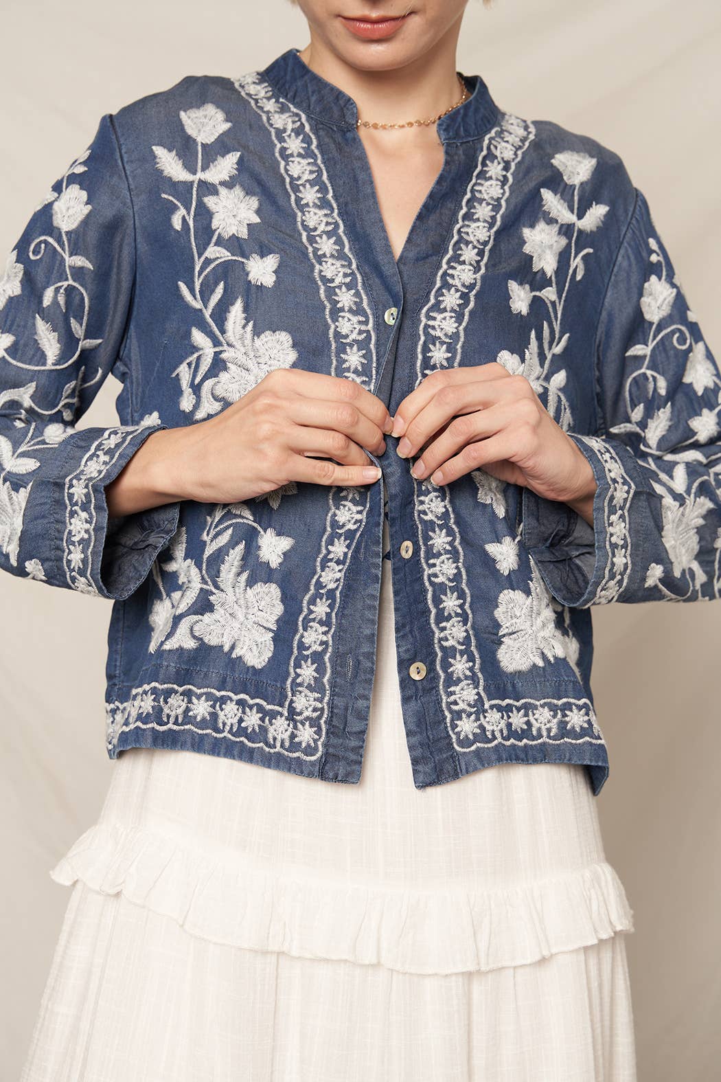 En Crème - Wholesale Blouse - Women's - Long Sleeve Embroidered Denim Button Down Top5