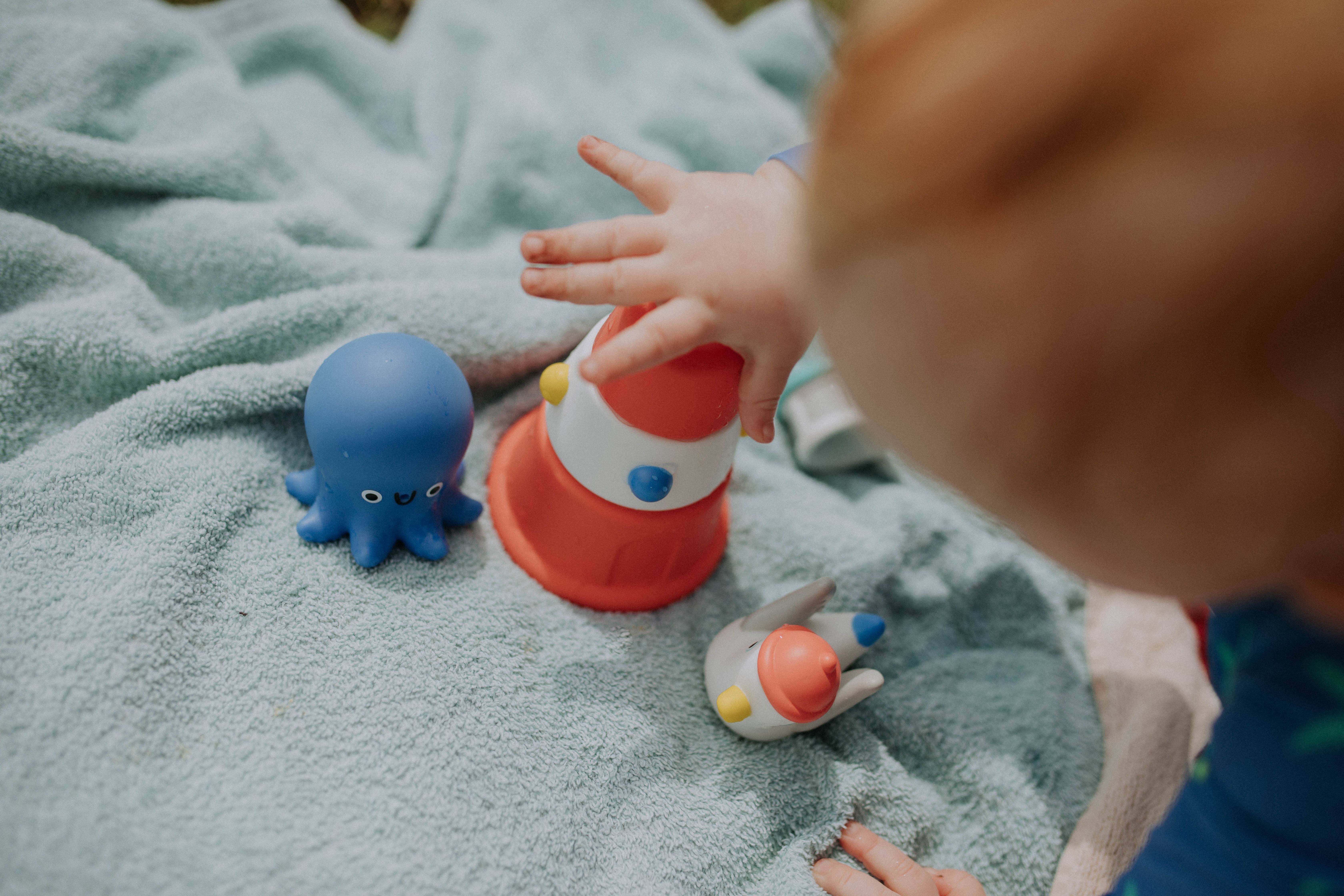 Itzy Ritzy Canada - Vente Jouet pour le bain – bébé - Itzy Stack & Squirt™1