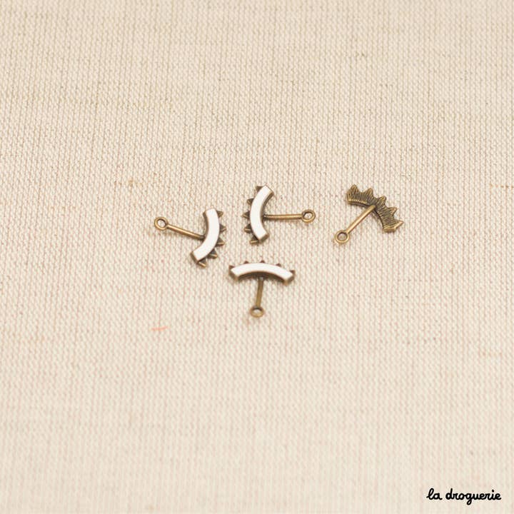 LA DROGUERIE – Großhandel Perlen – Kleines emailliertes Wappen 17 x 15 mm12