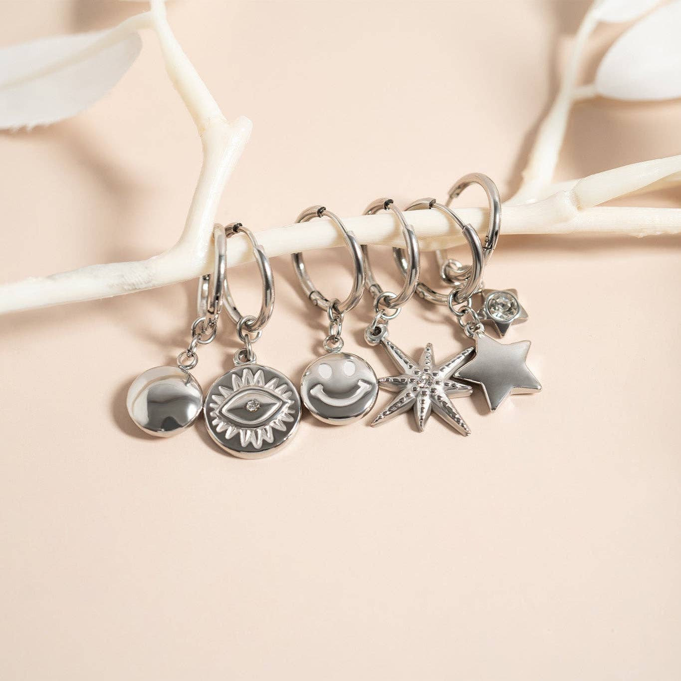 WJW - Vendita all'ingrosso Orecchini a cerchietto - Orecchini a cerchio con ciondolo a moneta in acciaio inossidabile con PVD oro 18K5