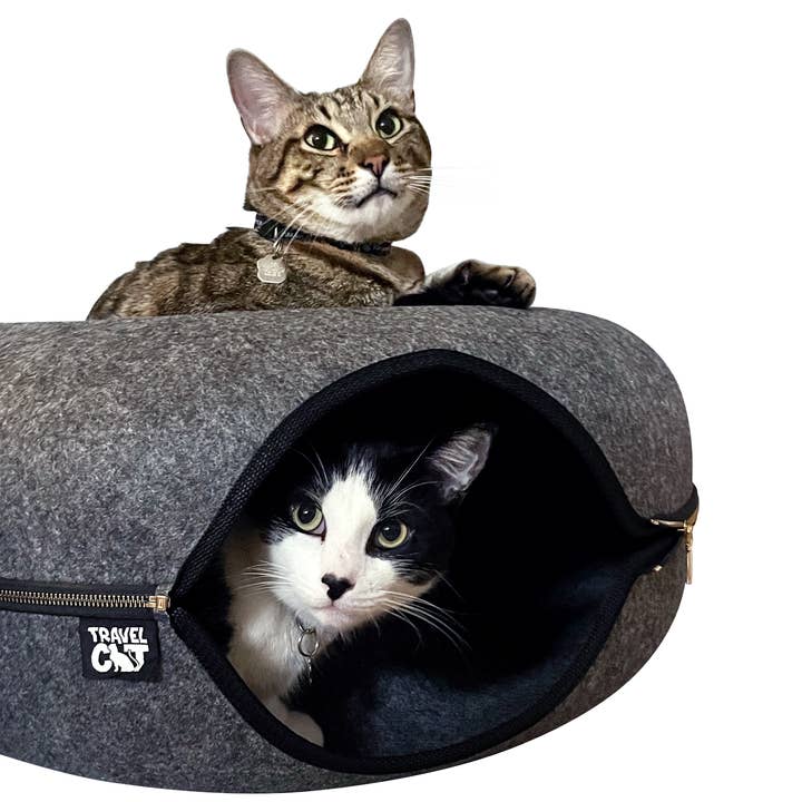Travel Cat | Your Cat Backpack – Engroshandel Seng - Kat – „Doughnut!“ Cat Hideaway Cave & Bed - Hyggelig Chic Pet Bed