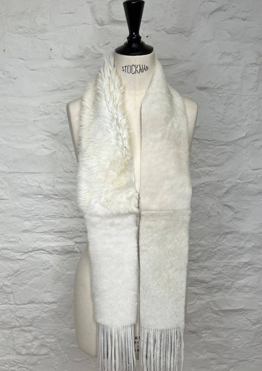 Owen Barry Ltd - Venta al por mayor Bufanda - Mujer - Bufanda de piel de oveja con flecos múltiples | Bufanda Rosie2