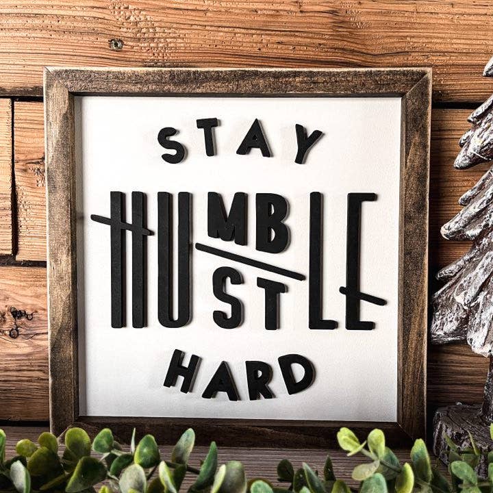 Panneau carré rigide Stay Humble Hustle | Décoration de maison de ferme | pour la vente par The Farmer's Wife