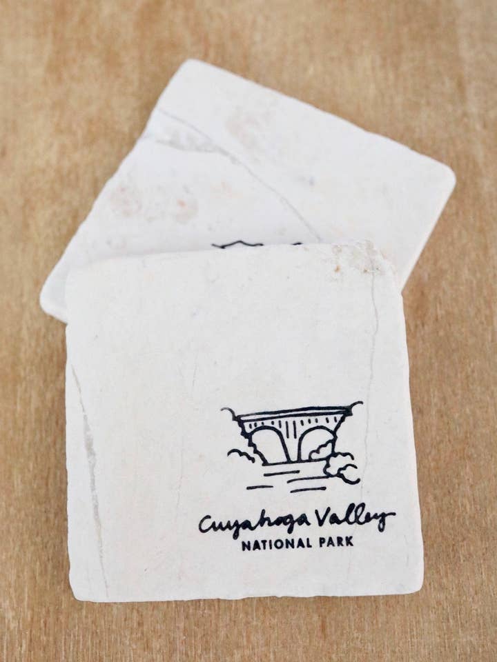 Cuyahoga Valley National Park Coaster Sæt for engroshandel hos Lace, Grace & Peonies Marble Coasters