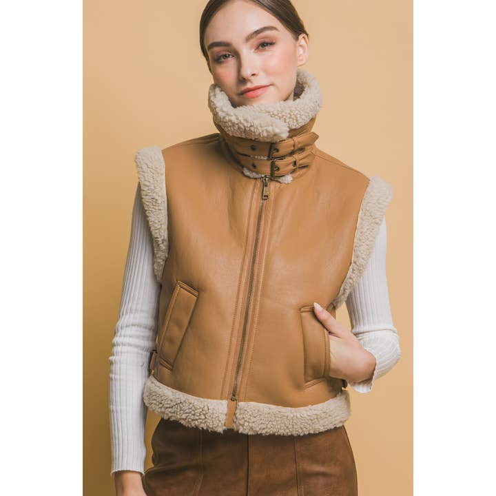 Gilet en fausse fourrure et cuir synthétique pour la vente par Timeless