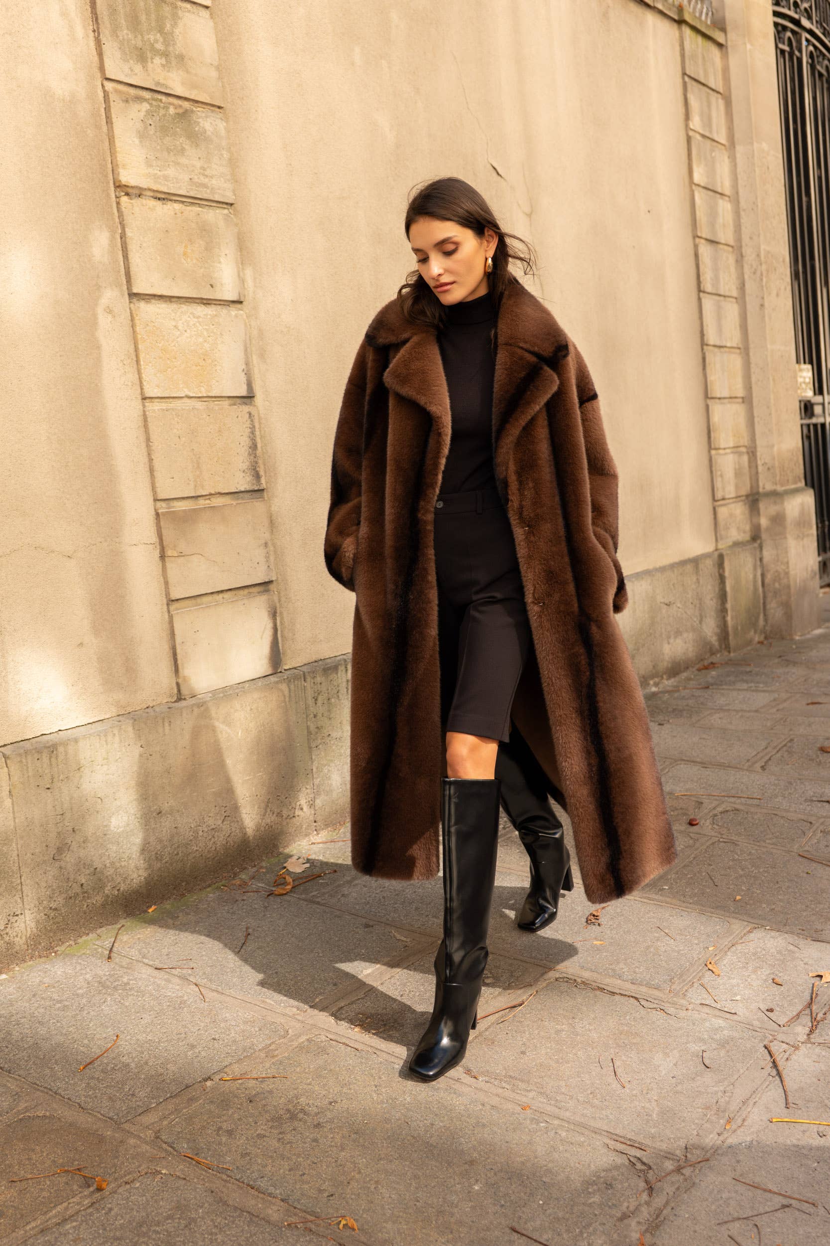 Attentif Paris - Wholesale Fur/Faux Fur Coat - Women's - Long synthetic fur coat with lapel collar56