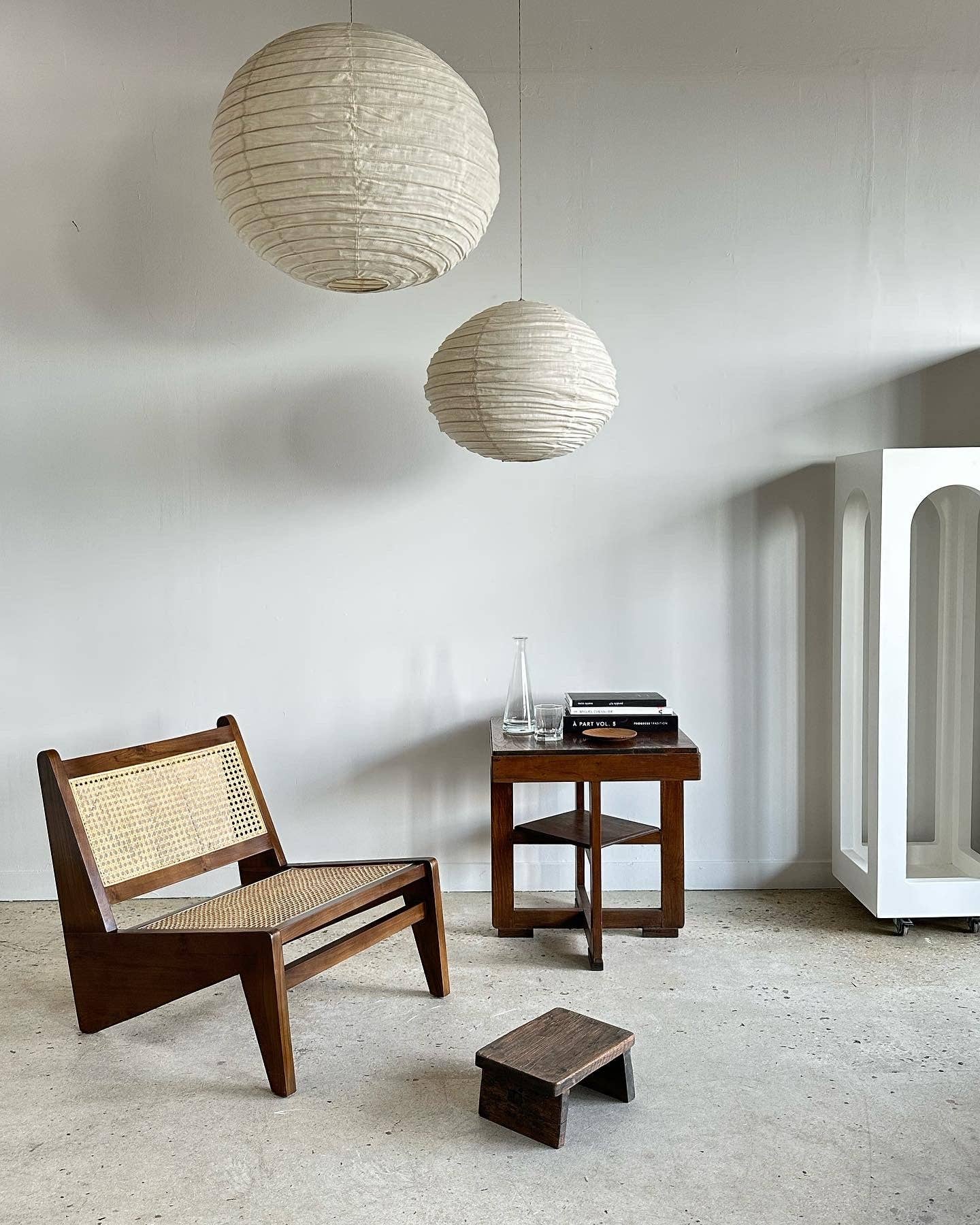 Office Objets - Wholesale Chandelier/Hanging Light - Medium round Japanese-style pendant light in rattan and natural linen D:4055