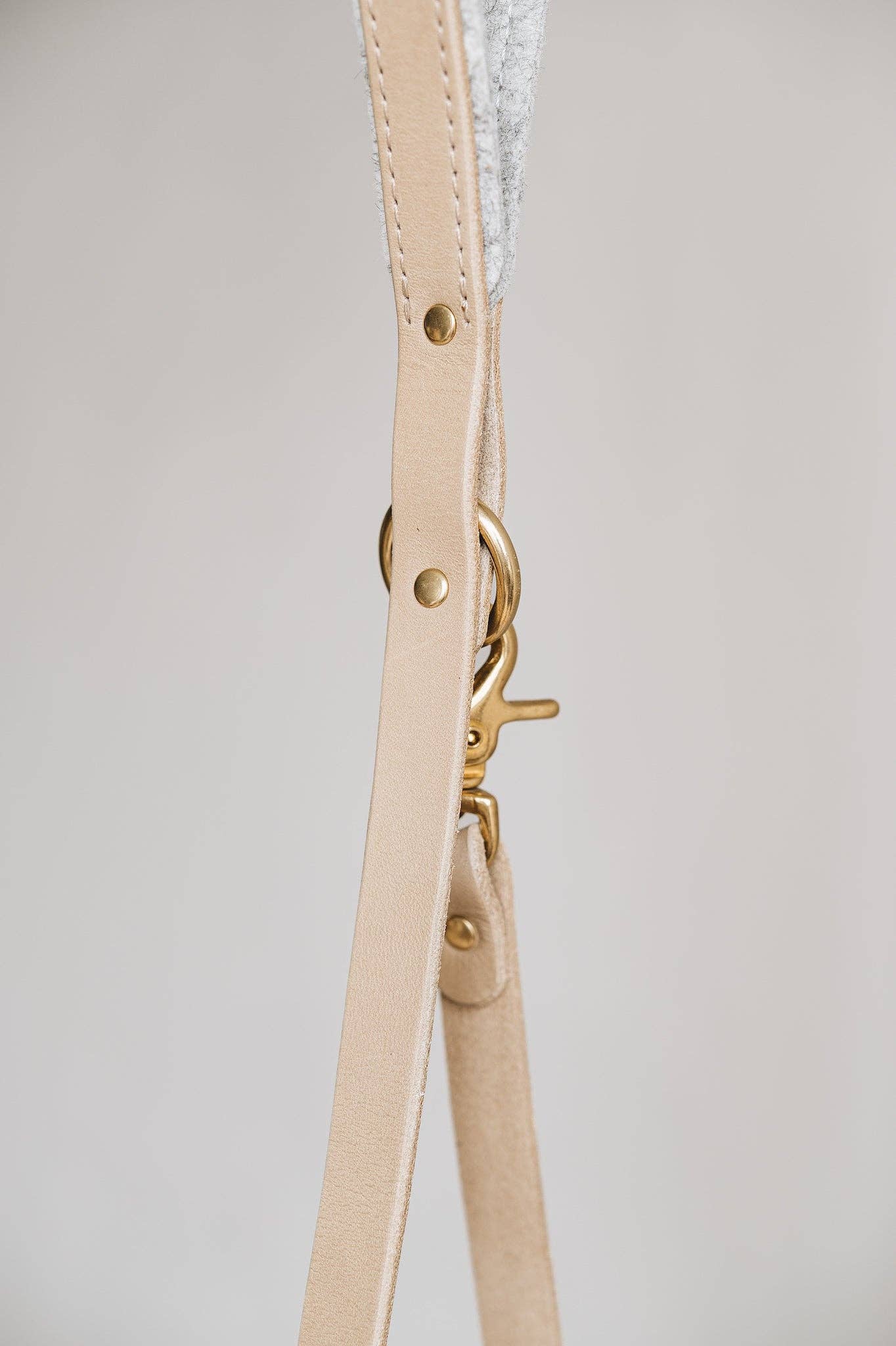 BAND&ROLL - Wholesale Pet Leash - Dog - LIGHTWEIGHT SHORT LEATHER LEASH. HITCH air22