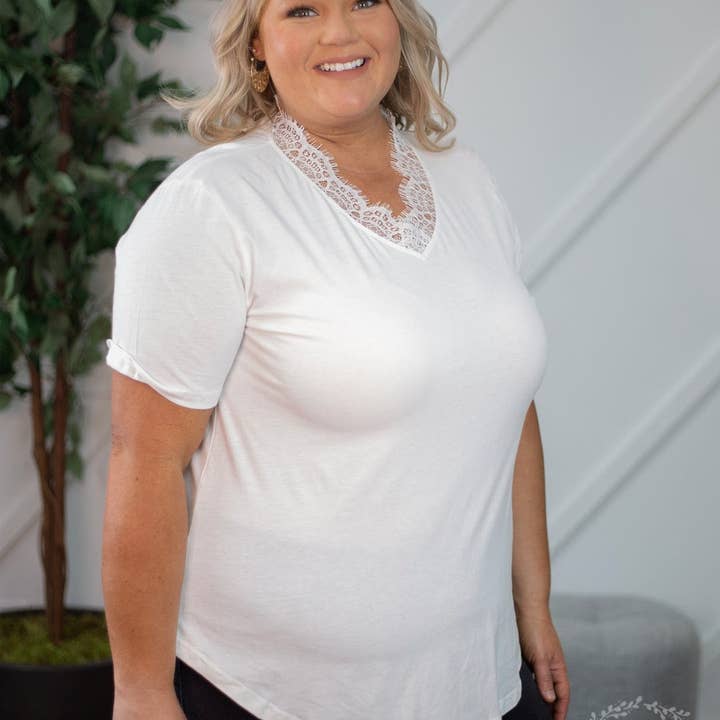 Cuello en V con Encaje en Blanco para venta al por mayor de The Bling Barn