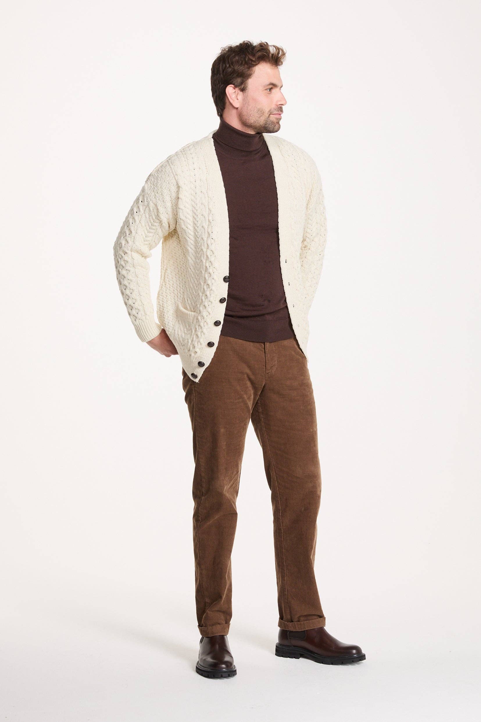 Aran Woollen Mills - Wholesale Cardigan - Heren - Clare Island heren Aran vest - crème4