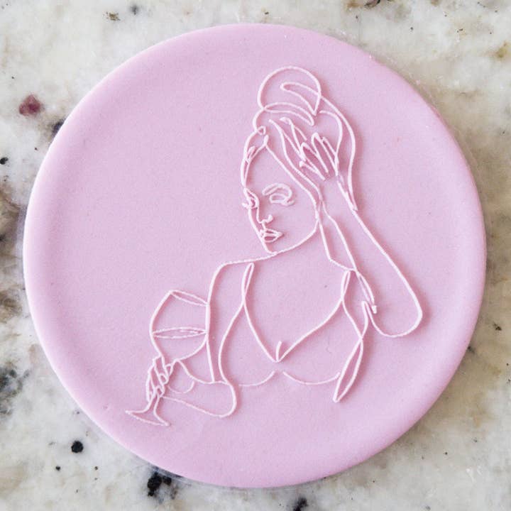 Abstracte vrouw met haarhanddoek en wijnpopUp Embosser Cook voor wholesale door Cut Bake Stamp