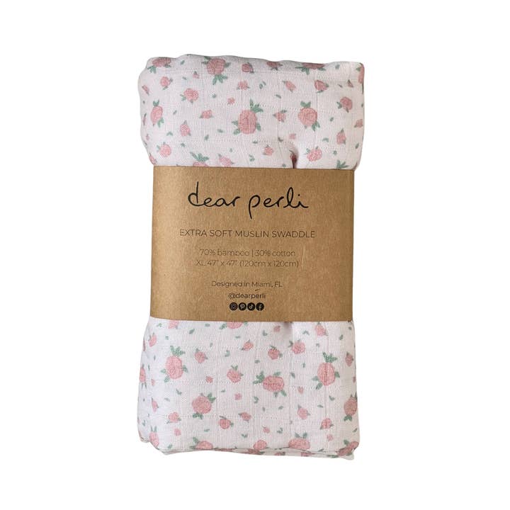 Coperta Fasciatoio in Mussola di Bambù in Rosie Posie per la vendita all'ingrosso da parte di Dear Perli