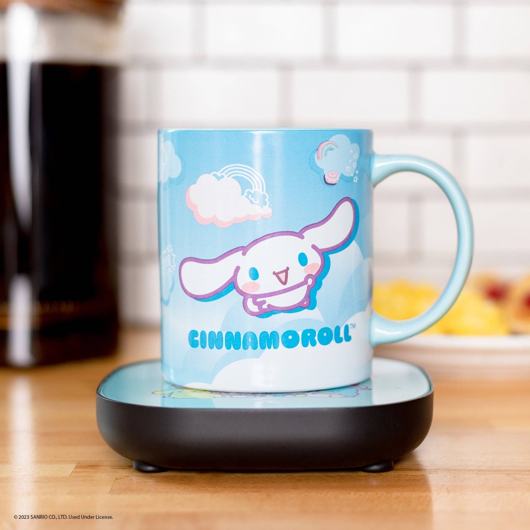 Uncanny Brands - Vente Appareils électroménagers - Tasse à café avec chauffe-tasse électrique Cinnamoroll Hello Kitty et ses amis par Uncanny Brands3