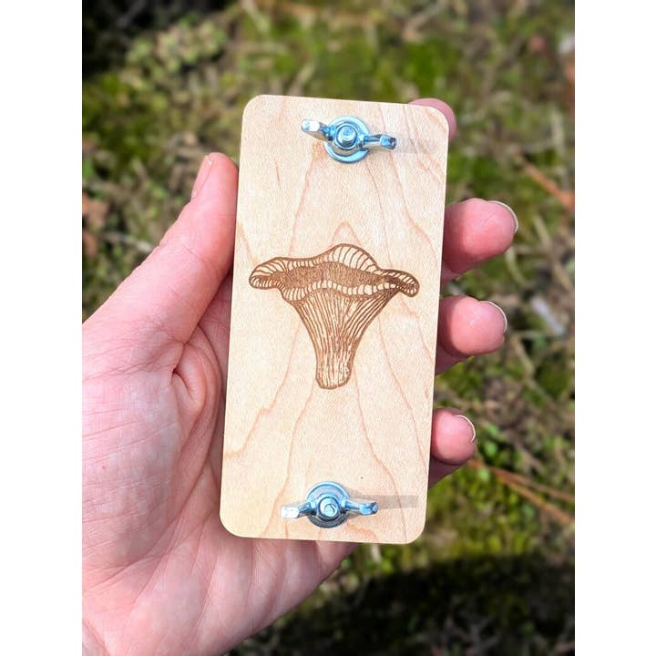 Presse à fleurs de poche avec girolle | 2"x4" pour la vente par Macon Makes