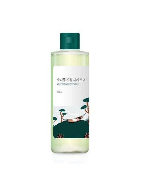 ROUND LAB - Pine Lugnande Cica Toner 250Ml för wholesale av Palace Beauty Galleria