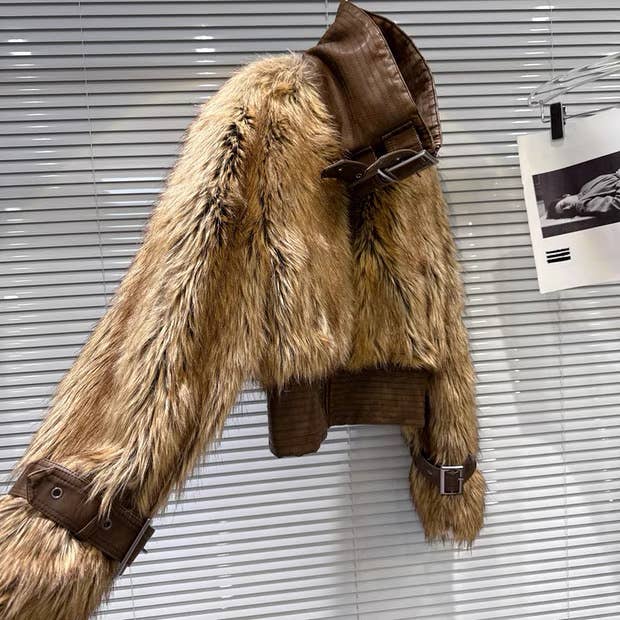 Productseeker - Vente Manteau en fourrure/fausse fourrure – femme - Manteau court patchwork en fausse fourrure et cuir JK265 2025 hiver11
