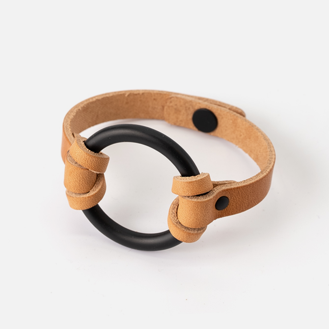 Range Leather Co. - Vente Bracelet jonc - Bracelet en cuir Chinati à anneau torique d'inspiration équestre5
