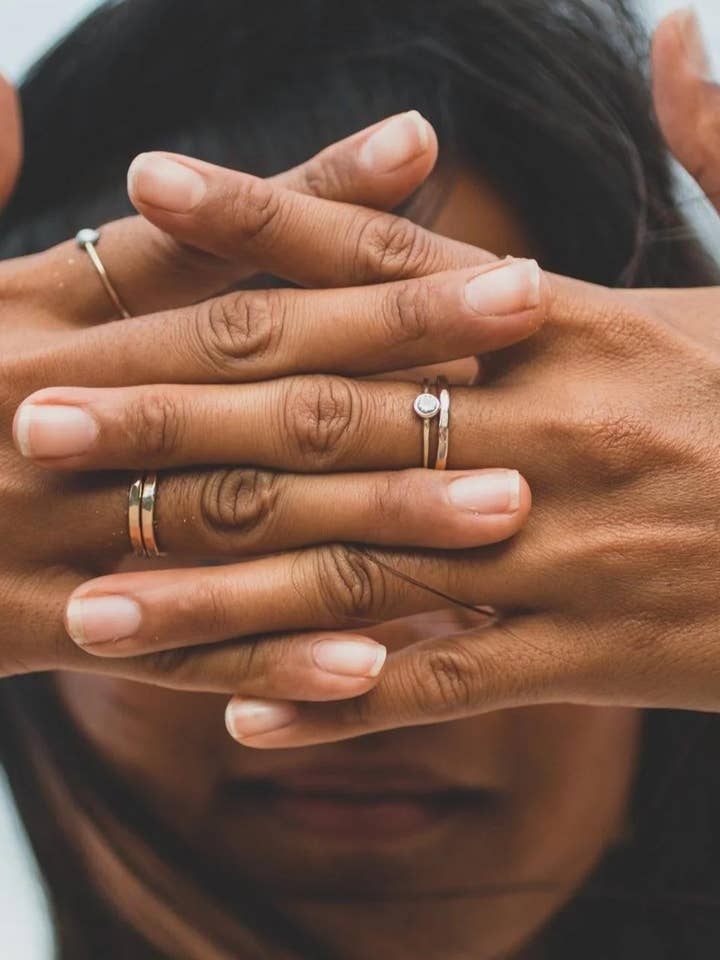 Dikke gehamerde stapelring voor wholesale door Nani Shells