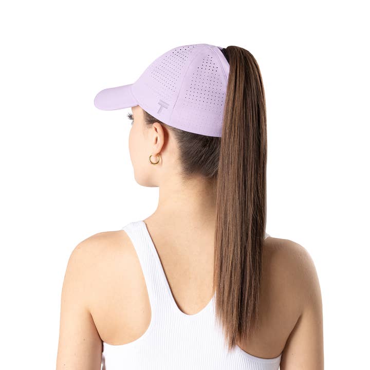 Bonnet à queue de cheval haute | Performance Light Lilac | TOP KNOT pour la vente par Top Knot Inc