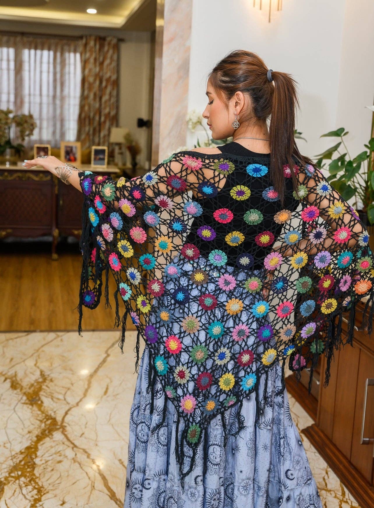 PuzzleStack - Vendita all'ingrosso Stola - Donna - Scialle a Rete all'Uncinetto Fiori di Campo12