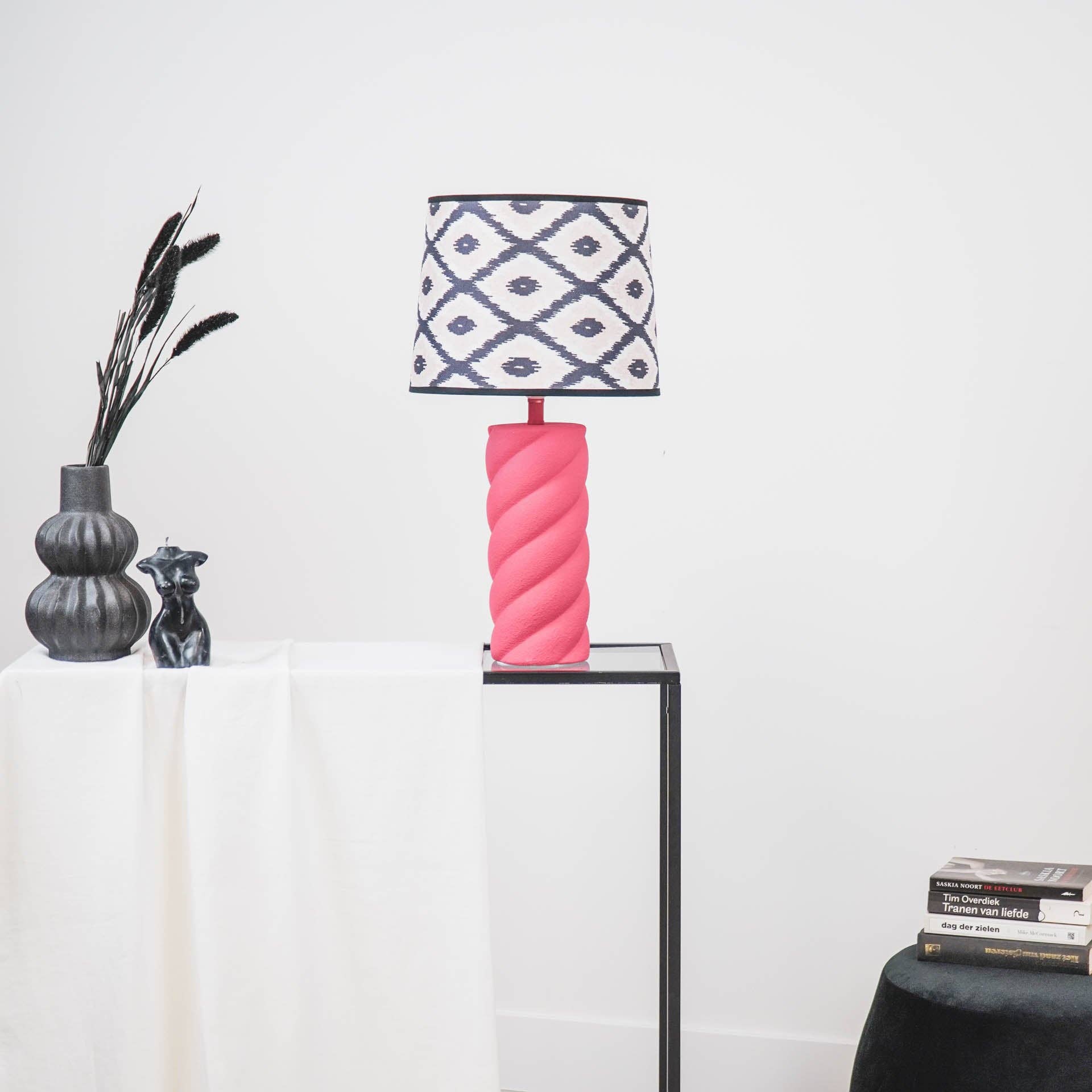 Housevitamin bv - Wholesale Accent/Desk Lamp - Table Lamp - Ceramics - Neon Pink - E27- 12x12x28cm3