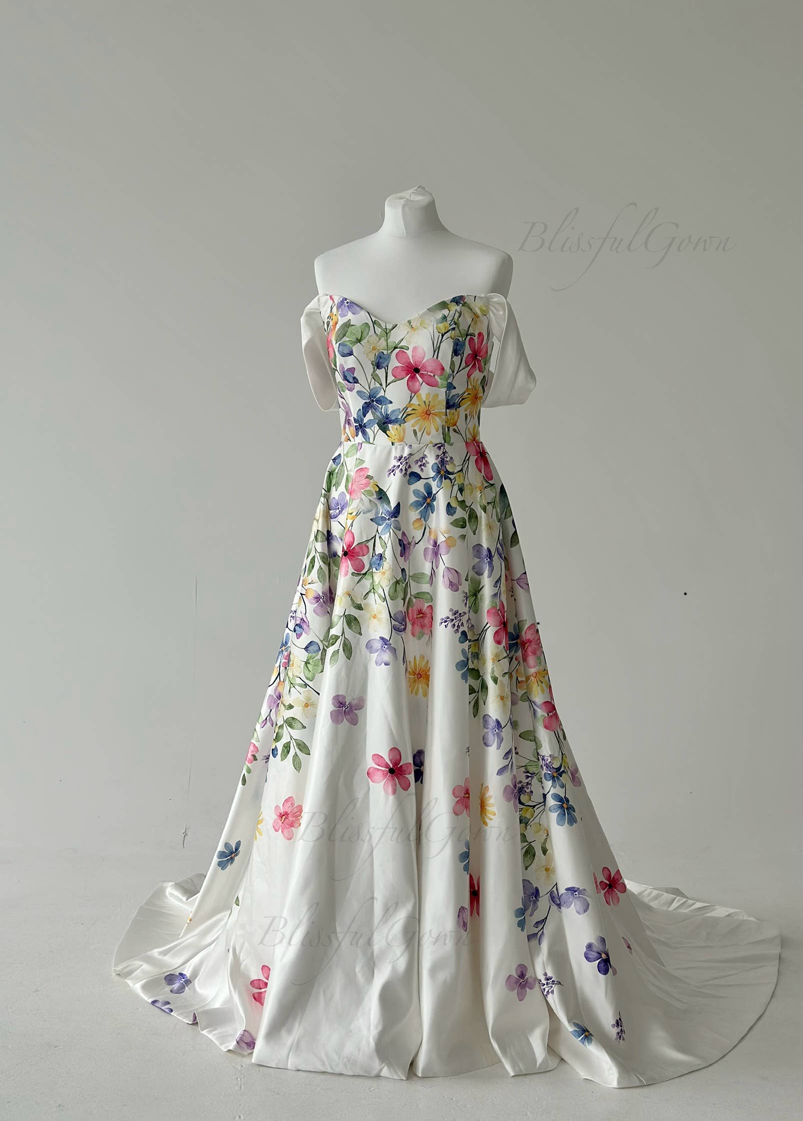 Blissful Gown - Vendita all'ingrosso Abito da sera - Donna - Abito da Sposa Floreale con Strascico in Esaurimento – Abito Senza Spalline