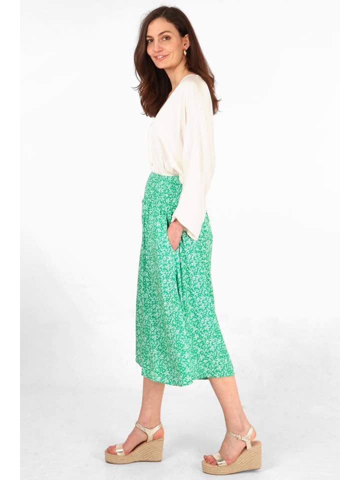 Sarta - Wholesale Pants - Women's - Ditsy Floral Print Wide Leg Culottes in Green