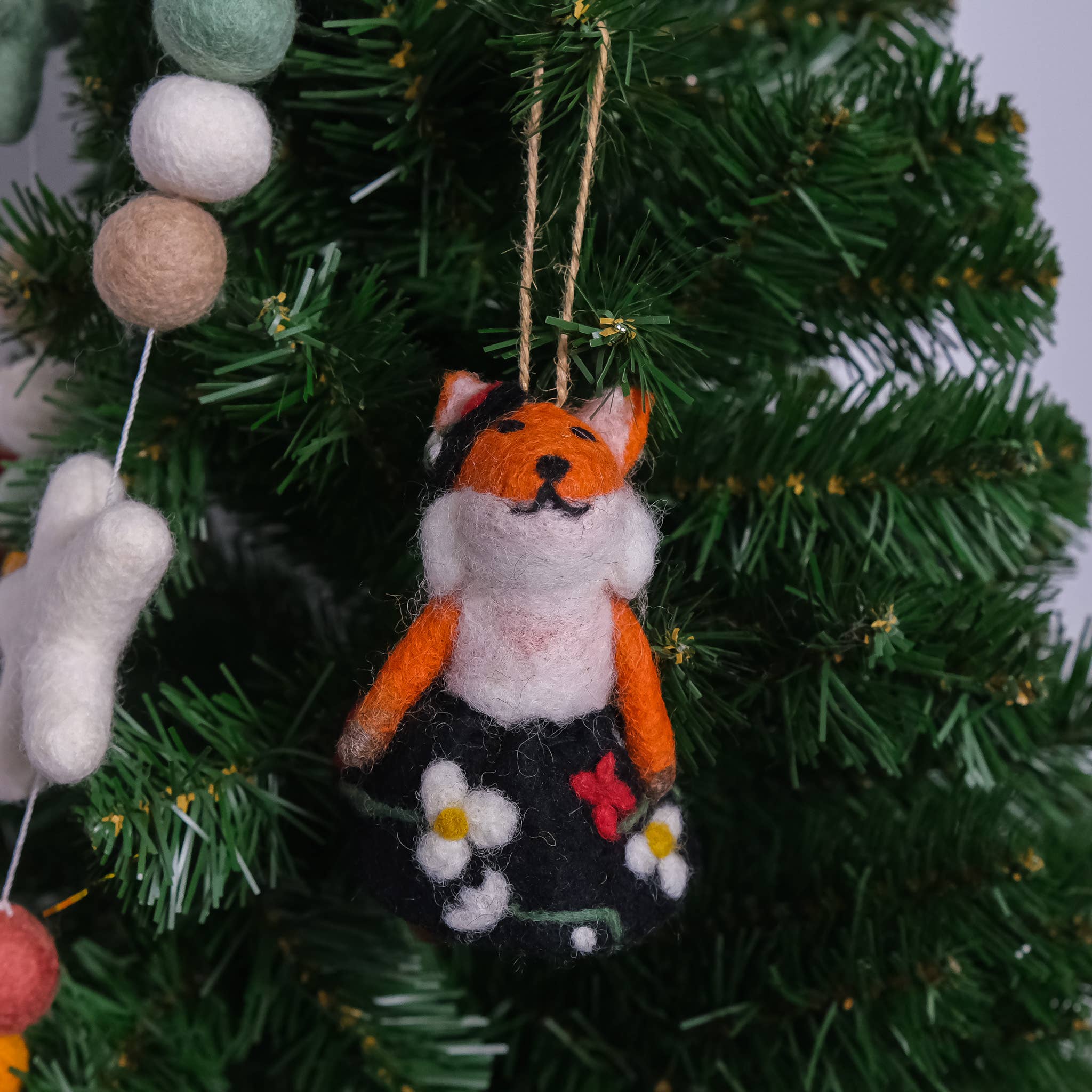 Karma Nepal Crafts – wholesale Ornament – Needle Felted Fox Christmas  Ornaments 6
