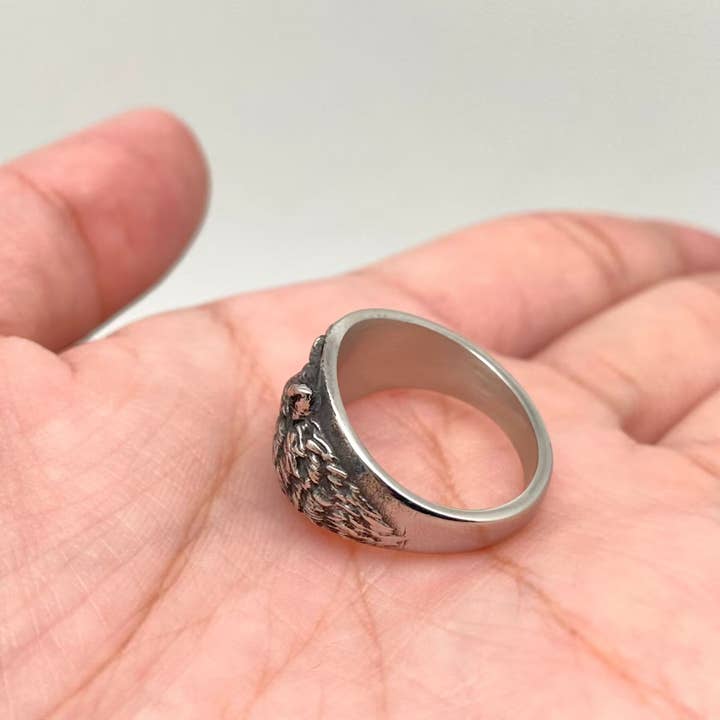 Mio Queena - Wholesale Signet Ring - Men's Jewelry Stainless Steel Wolf Ring - MJ/MR